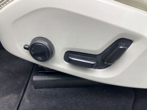 Used 2023 Volvo XC90 B6 Ultimate w/ Protection Package Premier image 29