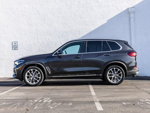 Used 2022 BMW X5 xDrive40i w/ Parking Assistance Package AWD/4WD image 4