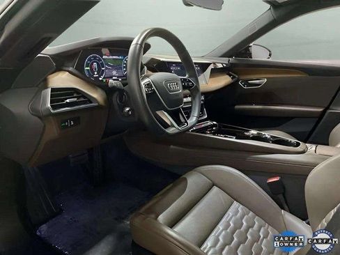 Used 2022 Audi e-tron GT Premium Plus image 17