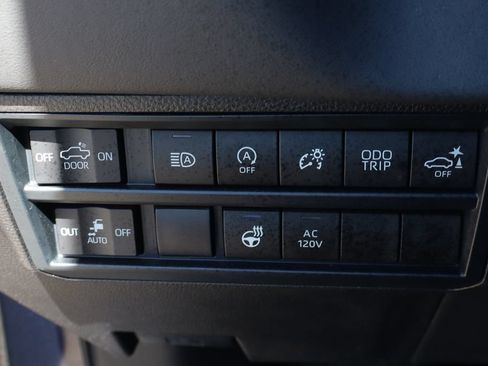 Used 2025 Toyota Tundra Platinum AWD/4WD image 24
