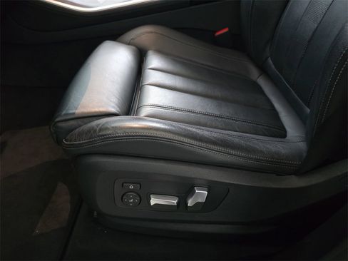 Used 2020 BMW X5 xDrive40i w/ M Sport Package image 31