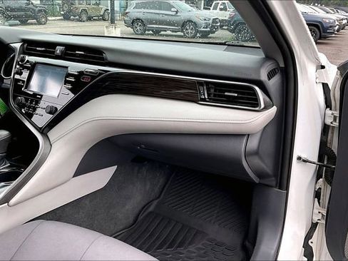 Used 2020 Toyota Camry LE FWD image 21
