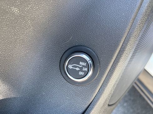 Used 2019 Chevrolet Blazer LT FWD image 23