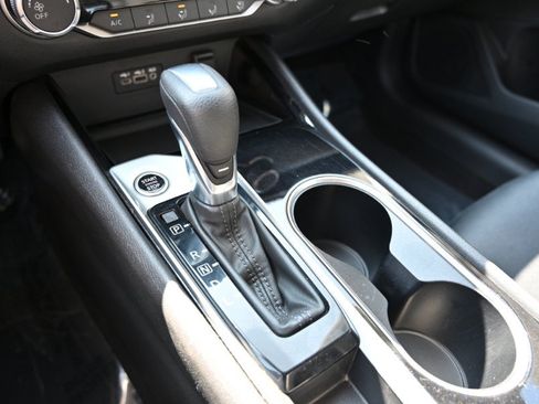 Used 2024 Nissan Altima 2.5 SV FWD image 25
