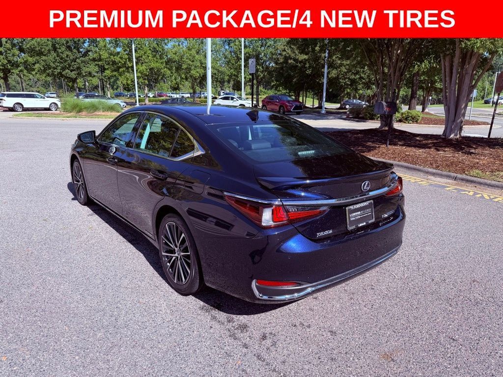 Certified 2022 Lexus ES 300h w/ Premium Package FWD image 5
