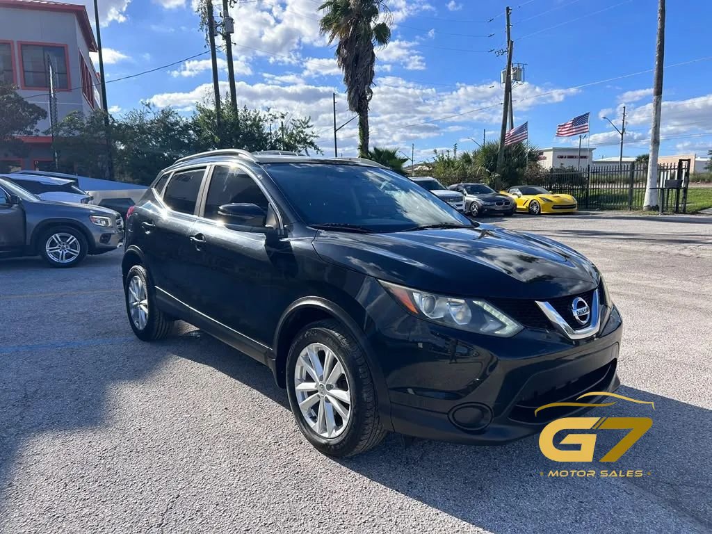 Used 2017 Nissan Rogue Sport SV FWD image 2