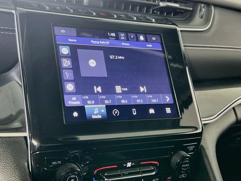 Used 2023 Jeep Grand Cherokee Laredo image 14