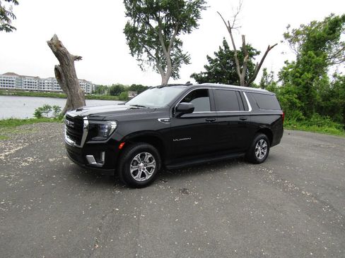 Used 2022 GMC Yukon XL SLE AWD/4WD image 2