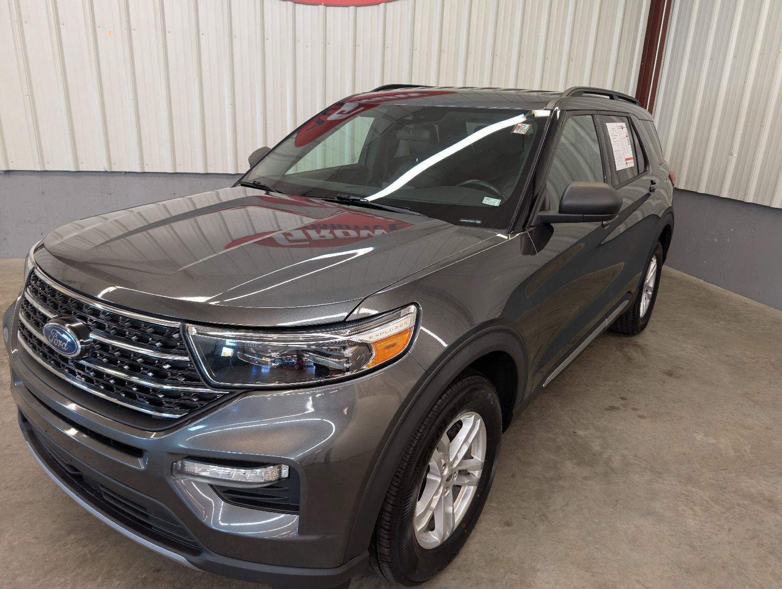 Used 2020 Ford Explorer XLT w/ Equipment Group 202A AWD/4WD image 1