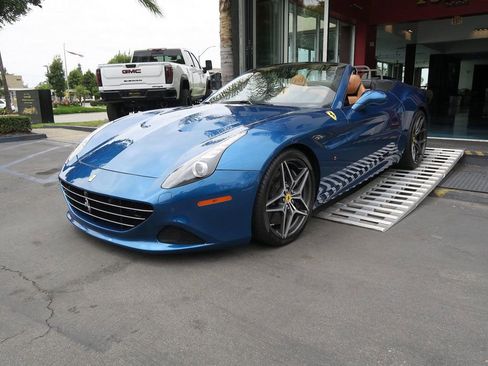 Used 2016 Ferrari California T RWD image 48