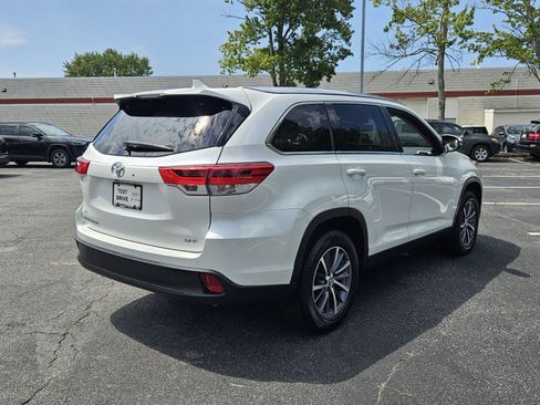 Certified 2019 Toyota Highlander XLE FWD image 4