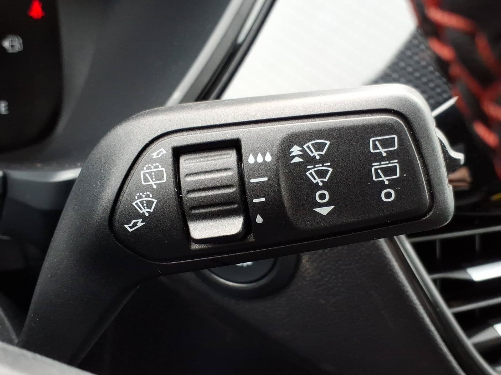 Used 2025 Ford Escape ST-Line FWD image 29