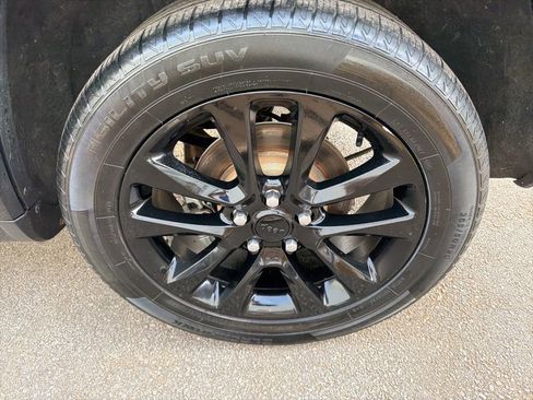 Used 2017 Jeep Grand Cherokee Altitude RWD image 10