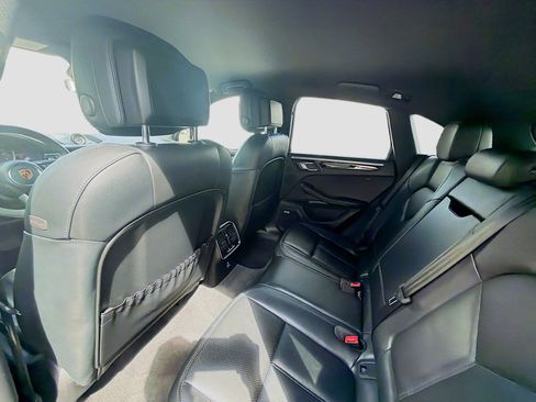 Used 2023 Porsche Macan image 22