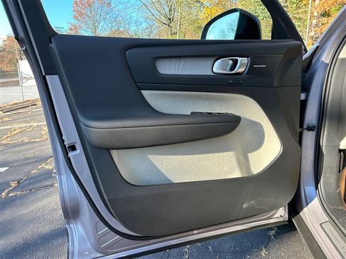 New 2026 Volvo XC40 B5 Ultra w/ Climate Package image 9