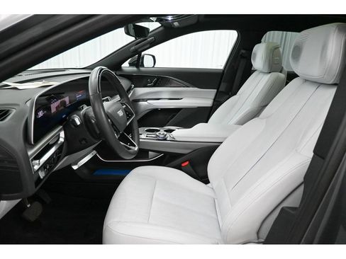 Used 2023 Cadillac Lyriq 2WD image 12