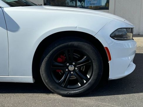 Used 2023 Dodge Charger SXT image 2