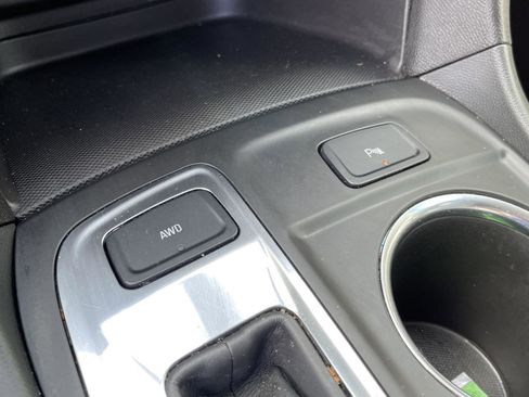 Used 2024 Chevrolet Equinox LT AWD/4WD image 31