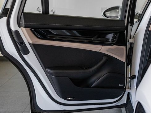 Certified 2025 Porsche Panamera 4 AWD/4WD image 21