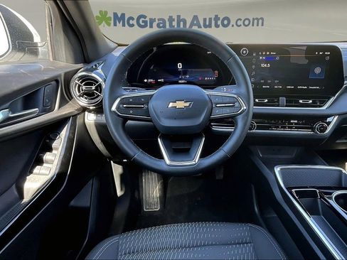 Used 2025 Chevrolet Equinox LT AWD/4WD image 9