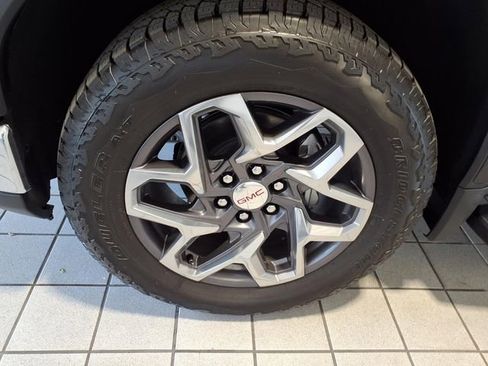 Used 2026 GMC Sierra 1500 SLT w/ SLT Premium Plus Package AWD/4WD image 5