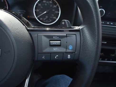 Used 2023 Nissan Rogue SV image 16