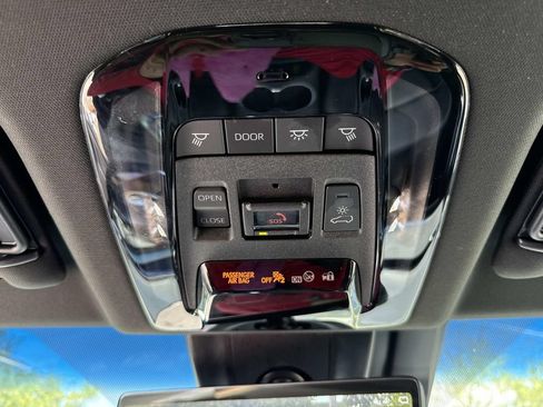 Used 2023 Toyota Venza Limited AWD/4WD image 45