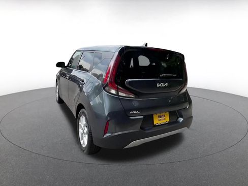 Used 2025 Kia Soul LX w/ LX Technology Package FWD image 11