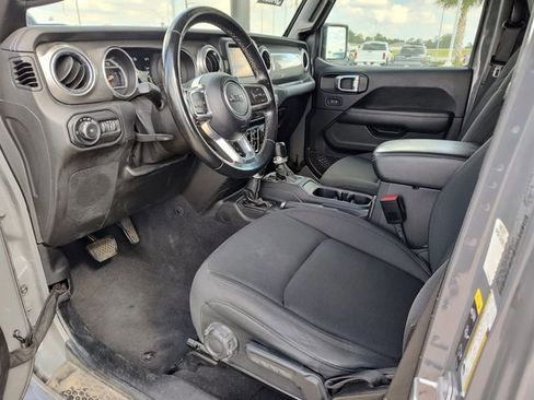 Used 2021 Jeep Wrangler Unlimited Sahara image 2