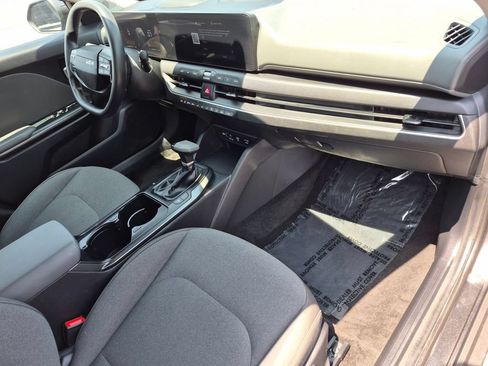 Used 2025 Kia K4 FWD image 32