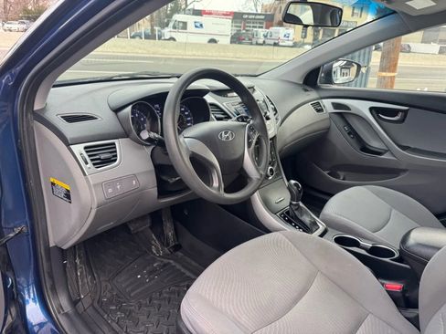 Used 2015 Hyundai Elantra SE image 9