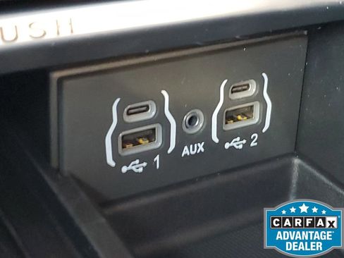 Used 2023 Chrysler Pacifica Limited w/ S Appearance Package image 34