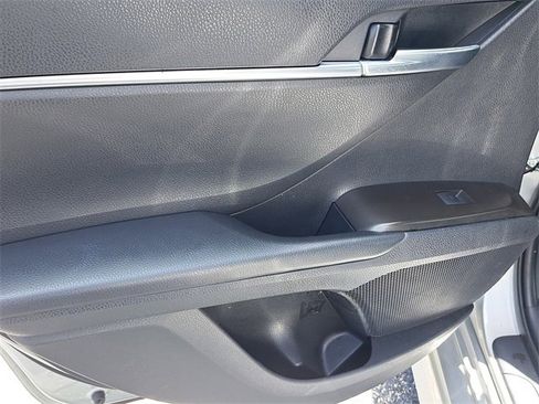 Used 2021 Toyota Camry SE w/ Convenience Package image 10