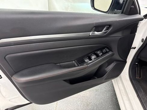 Used 2024 Nissan Altima 2.5 SR FWD image 18