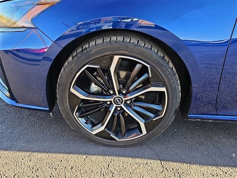 Used 2024 Nissan Altima 2.5 SR image 13