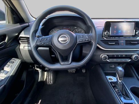 Used 2024 Nissan Altima 2.5 S FWD image 6