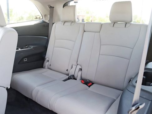 Used 2017 Honda Pilot Touring image 32