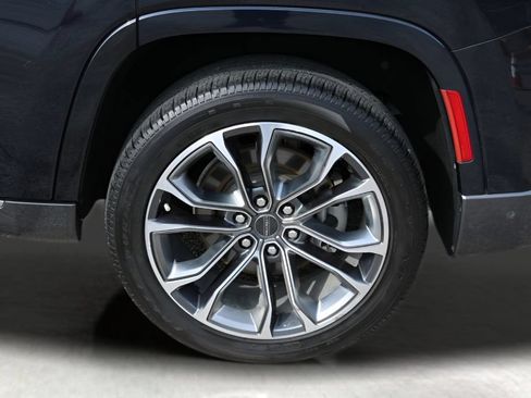 Used 2022 Jeep Grand Wagoneer Series III w/ HD Trailer Tow Package AWD/4WD image 9