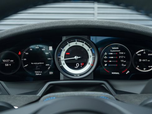 Certified 2024 Porsche 911 Dakar image 38