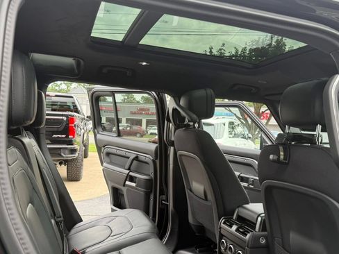 Used 2025 Land Rover Defender 110 X AWD/4WD image 21