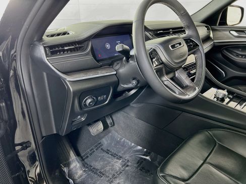 Used 2023 Jeep Grand Cherokee Overland AWD/4WD image 9
