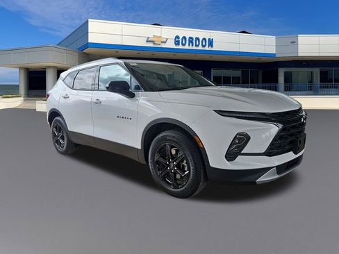 Used 2025 Chevrolet Blazer LT w/ Convenience Package FWD image 8