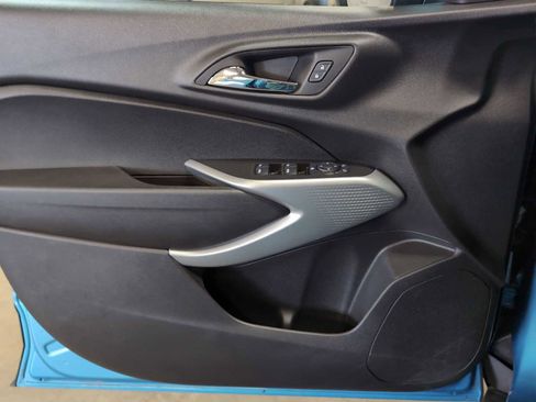 Used 2025 Chevrolet Trax LS w/ LS Convenience Package image 20