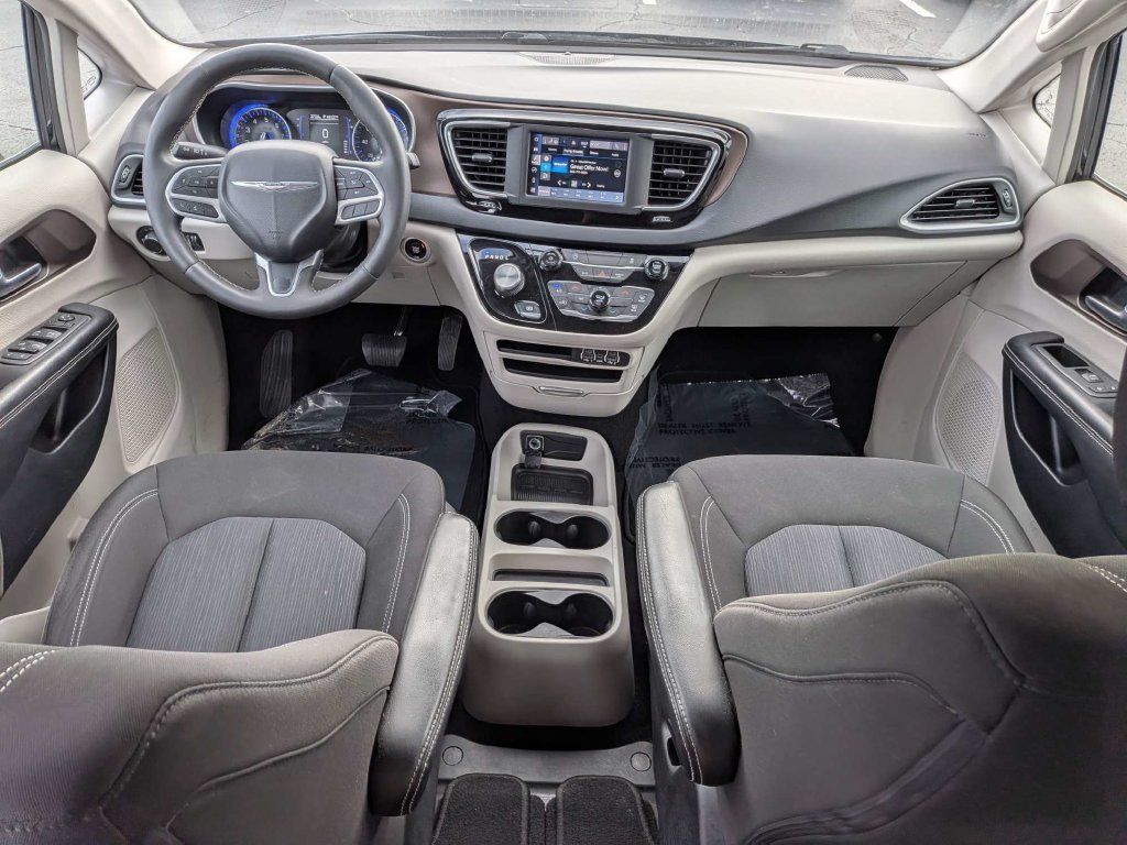 Used 2022 Chrysler Voyager LX FWD image 18