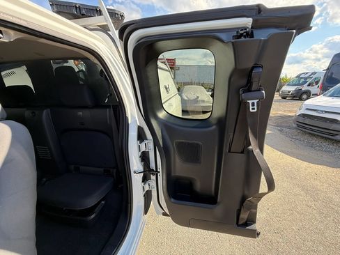 Used 2022 Nissan Frontier S RWD image 28