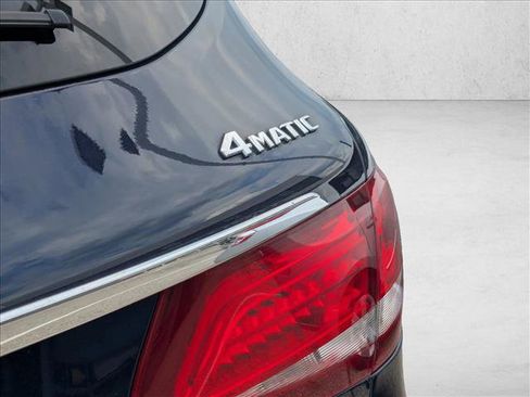 Used 2018 Mercedes-Benz GLC 300 4MATIC image 12