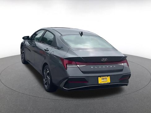 Used 2025 Hyundai Elantra SEL FWD image 11