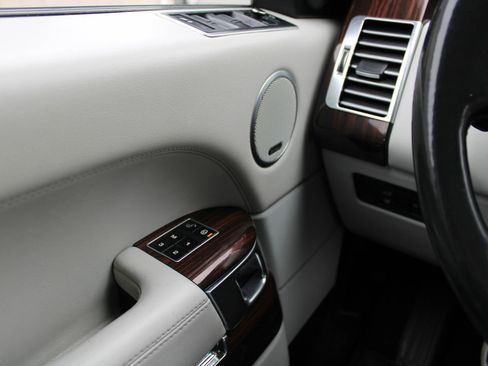 Used 2015 Land Rover Range Rover Supercharged image 29