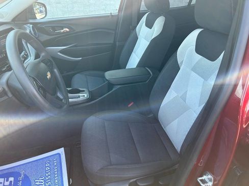 Used 2024 Chevrolet Trax LS image 19