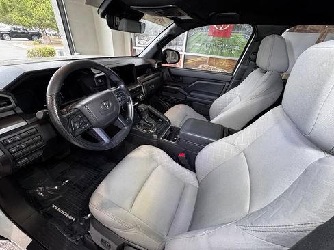 Certified 2025 Toyota Tacoma SR5 AWD/4WD image 20